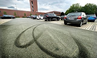 Bei einem Tuningtreffen in Bad Oeynhausen brannten die Reifen durch. - Symbolfoto: Andreas Frücht Bei einem Tuningtreffen in Bad Oeynhausen brannten die Reifen durch. - Symbolfoto: Andreas Frücht