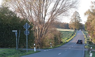 Die Polizei hat die Kreuzung Auf dem Keile / Häger Straße bereits als Unfallhäufigkeitsschwerpunkt eingestuft. Ein Anwohner fordert dort Tempo 30. - Susanne Barth Die Polizei hat die Kreuzung Auf dem Keile / Häger Straße bereits als Unfallhäufigkeitsschwerpunkt eingestuft. Ein Anwohner fordert dort Tempo 30. - Susanne Barth