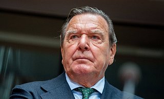 Altkanzler Gerhard Schröder ist seit seiner Kanzlerschaft mit dem russischen Präsidenten Wladimir Putin befreundet. - Kay Nietfeld/dpa Altkanzler Gerhard Schröder ist seit seiner Kanzlerschaft mit dem russischen Präsidenten Wladimir Putin befreundet. - Kay Nietfeld/dpa