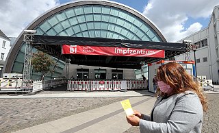 Das Impfzentrum öffnet wieder. - Wolfgang Rudolf Das Impfzentrum öffnet wieder. - Wolfgang Rudolf