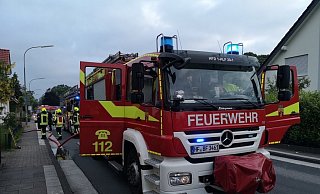 Wie auf diesem Symbolfoto musste die Feuerwehr ausrücken und dem Mülleimerbrand löschen. - Feuerwehr Herford Wie auf diesem Symbolfoto musste die Feuerwehr ausrücken und dem Mülleimerbrand löschen. - Feuerwehr Herford