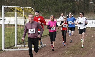 Die Aschenbahn im Hederauenstadion hat beim traditionellen Sälzerlauf bereits manchen Härtetest bestanden. Nun aber wird sie durch eine moderne Kunststoffbahn ersetzt. - Jochem Schulze Die Aschenbahn im Hederauenstadion hat beim traditionellen Sälzerlauf bereits manchen Härtetest bestanden. Nun aber wird sie durch eine moderne Kunststoffbahn ersetzt. - Jochem Schulze