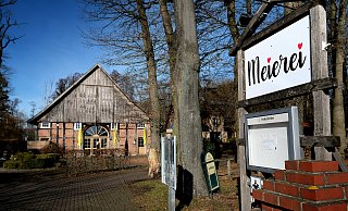 Das Schild mit dem neuen Namen hängt schon an der Holter Straße – derzeit wird der Biergarten saniert und vergrößert. - Andreas Frücht Das Schild mit dem neuen Namen hängt schon an der Holter Straße – derzeit wird der Biergarten saniert und vergrößert. - Andreas Frücht