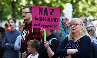 Demonstranten gegen Rechts. - Patrick Menzel Demonstranten gegen Rechts. - Patrick Menzel