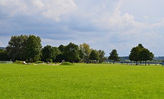 Auf der Wiese hinter der Skateanlage soll der Pumptrack gebaut werden und die Freizeitanlage an den Godelheimer Teichen noch attraktiver machen. - Nicole Niemann Auf der Wiese hinter der Skateanlage soll der Pumptrack gebaut werden und die Freizeitanlage an den Godelheimer Teichen noch attraktiver machen. - Nicole Niemann