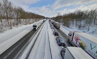 Der Mindener verbrachte die ganze Nacht auf der A 30 - im Gepäck hatte er lediglich eine kleine Flasche Wasser. - NW Der Mindener verbrachte die ganze Nacht auf der A 30 - im Gepäck hatte er lediglich eine kleine Flasche Wasser. - NW