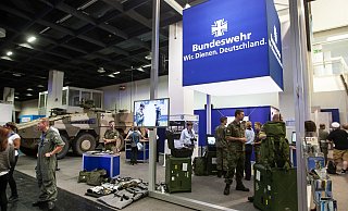 Die Bundeswehr mit einem Stand auf der Gamescom 2015. - picture alliance (Archiv) Die Bundeswehr mit einem Stand auf der Gamescom 2015. - picture alliance (Archiv)