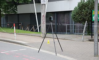 Der Scanner vor dem Eingang desr Disco. - Claus Frickemeier Der Scanner vor dem Eingang desr Disco. - Claus Frickemeier