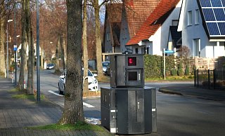 Nicht nur an Hauptstraßen, sondern auch in Nebenstraßen gibt der Blitzer der Stadt ein Gastspiel, um Temposünder aufzuspüren. - Andreas Frücht (Archivaufnahme) Nicht nur an Hauptstraßen, sondern auch in Nebenstraßen gibt der Blitzer der Stadt ein Gastspiel, um Temposünder aufzuspüren. - Andreas Frücht (Archivaufnahme)