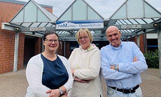 Die Leidtragenden sind die Kinder, sagen Anja Rischmüller (Schulpflegschaftsvorsitzende, v. l.), Konrektorin Bettina Lienenlüke und Frank Ziegler, Leiter der Friedrich Wilhelm Murnau-Gesamtschule. - Ivonne Michel Die Leidtragenden sind die Kinder, sagen Anja Rischmüller (Schulpflegschaftsvorsitzende, v. l.), Konrektorin Bettina Lienenlüke und Frank Ziegler, Leiter der Friedrich Wilhelm Murnau-Gesamtschule. - Ivonne Michel