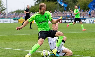Patrick Kurzen hat den Sprung von der Westfalenliga in die Regionalliga geschafft und machte im DFB-Pokal Bekanntschaft mit Sebastian Vasiliadis vom Erstligisten SC Paderborn. Jetzt fiebert er dem speziellen Wiedersehen mit dem SC Verl entgegen. - Noah Wedel Patrick Kurzen hat den Sprung von der Westfalenliga in die Regionalliga geschafft und machte im DFB-Pokal Bekanntschaft mit Sebastian Vasiliadis vom Erstligisten SC Paderborn. Jetzt fiebert er dem speziellen Wiedersehen mit dem SC Verl entgegen. - Noah Wedel