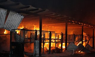 Im Inneren des Stalls loderten die Flammen. - Polizei Minden-Lübbecke Im Inneren des Stalls loderten die Flammen. - Polizei Minden-Lübbecke