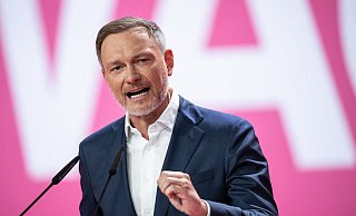 Die Rede des Bundesvorsitzenden der FDP, Christian Lindner, kam bei den Delegierten des Parteitags in Berlin gut an. - Hannes P. Albert/dpa Die Rede des Bundesvorsitzenden der FDP, Christian Lindner, kam bei den Delegierten des Parteitags in Berlin gut an. - Hannes P. Albert/dpa