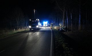 Die Feuerwehr war mit 19 Kräften im Einsatz an der Elser Hude. - Feuerwehr Paderborn Die Feuerwehr war mit 19 Kräften im Einsatz an der Elser Hude. - Feuerwehr Paderborn