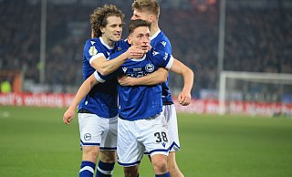 Nicht zu halten: Marius Wörl (Mitte) wird im Sommer wieder nach Hannover gehen. - Oliver Krato Nicht zu halten: Marius Wörl (Mitte) wird im Sommer wieder nach Hannover gehen. - Oliver Krato
