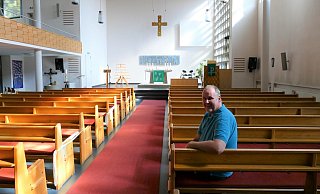 Die besondere Helligkeit zeichnet die Christuskirche aus. Pfarrer Harder lobt die Technik besonders. - Thorsten Mailänder Die besondere Helligkeit zeichnet die Christuskirche aus. Pfarrer Harder lobt die Technik besonders. - Thorsten Mailänder