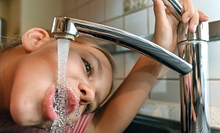 Trinkwasserknappheit? In Gütersloh besteht kein Grund zur Sorge. - Symbolfoto/picture alliance Trinkwasserknappheit? In Gütersloh besteht kein Grund zur Sorge. - Symbolfoto/picture alliance