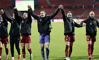 Stand gegen Österreich im Tor: Stina Johannes (M.) von Eintracht Frankfurt. - Daniel Löb/dpa Stand gegen Österreich im Tor: Stina Johannes (M.) von Eintracht Frankfurt. - Daniel Löb/dpa
