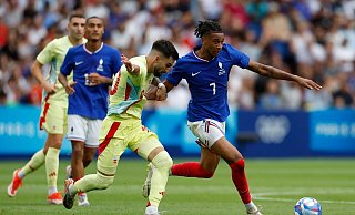 Michael Olise legt beim FC Bayern München mit der Mannschaft los. - Aurelien Morissard/AP/dpa Michael Olise legt beim FC Bayern München mit der Mannschaft los. - Aurelien Morissard/AP/dpa