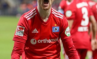 Tommy Doyle schoss den HSV in Paderborn spät zum Sieg. - Foto: Friso Gentsch/dpa Tommy Doyle schoss den HSV in Paderborn spät zum Sieg. - Foto: Friso Gentsch/dpa