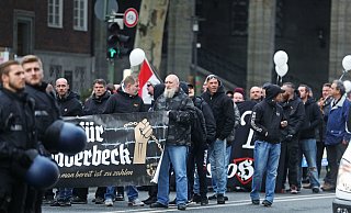 Bei der großen Neonazi-Demo in Bielefeld hetzte einer der Redner gegen Juden. - NW Bei der großen Neonazi-Demo in Bielefeld hetzte einer der Redner gegen Juden. - NW