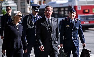 Unterwegs in den USA und Kanada schickt Verteidigungsminister Boris Pistorius den Vorschlag nach Berlin, Militärausgaben nicht durch die Schuldenbremse zu beschränken. - Britta Pedersen/dpa Unterwegs in den USA und Kanada schickt Verteidigungsminister Boris Pistorius den Vorschlag nach Berlin, Militärausgaben nicht durch die Schuldenbremse zu beschränken. - Britta Pedersen/dpa