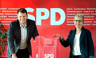 Landratskandidatin Marion Weike und SPD-Kreisvorsitzender Thorsten Klute fordern eine Aufarbeitung der Pandemiekrise und die Auflistung aller öffentlichen Sonderkosten. - Andreas Frücht Landratskandidatin Marion Weike und SPD-Kreisvorsitzender Thorsten Klute fordern eine Aufarbeitung der Pandemiekrise und die Auflistung aller öffentlichen Sonderkosten. - Andreas Frücht