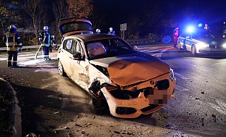 Die Wucht des Aufpralls der Fahrzeuge beim Unfall auf der Bundesstraße 239 bei Höxter war heftig. - Simone Flörke Die Wucht des Aufpralls der Fahrzeuge beim Unfall auf der Bundesstraße 239 bei Höxter war heftig. - Simone Flörke