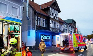 Ein vergessener Topf auf dem Herd hatte zu einer Verrauchung eines Wohngebäudes in einem Hinterhof an der Neuhäuser Straße geführt. - Ralph Meyer Ein vergessener Topf auf dem Herd hatte zu einer Verrauchung eines Wohngebäudes in einem Hinterhof an der Neuhäuser Straße geführt. - Ralph Meyer