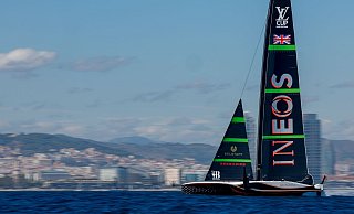 Das Team Ineos Britannia fordert den America\\\'s-Cup-Titelverteidiger Neuseeland heraus. - Joan Monfort/AP/dpa Das Team Ineos Britannia fordert den America\\\'s-Cup-Titelverteidiger Neuseeland heraus. - Joan Monfort/AP/dpa