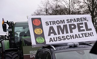 Landwirte machten ihrem Ärger auf der Straße Luft. - Paul Zinken/dpa Landwirte machten ihrem Ärger auf der Straße Luft. - Paul Zinken/dpa
