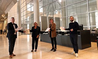 Christian Haase MdB (CDU), Bundesumweltministerin Svenja Schulze (SPD), Esther Dilcher MdB (SPD) und Johannes Schraps MdB (SPD) bei der Übergabe der Resolution. - Haase Christian Haase MdB (CDU), Bundesumweltministerin Svenja Schulze (SPD), Esther Dilcher MdB (SPD) und Johannes Schraps MdB (SPD) bei der Übergabe der Resolution. - Haase