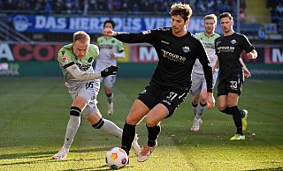 SCP-Akteur Maximilian Rohr, der hier gegen den Hannoveraner Havard Nielsen den Ball behauptet, feierte am Sonntag ein gelungenes Startelf-Comeback. - Imago Images SCP-Akteur Maximilian Rohr, der hier gegen den Hannoveraner Havard Nielsen den Ball behauptet, feierte am Sonntag ein gelungenes Startelf-Comeback. - Imago Images
