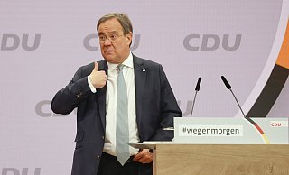 Daumen hoch, Armin Laschet ist der neue Bundesvorsitzende der CDU. - picture alliance / ASSOCIATED PRESS Daumen hoch, Armin Laschet ist der neue Bundesvorsitzende der CDU. - picture alliance / ASSOCIATED PRESS