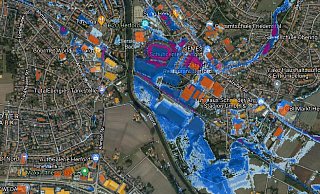 Farbig zeigt die Karte im Geo Portal an, welche Gebäude bei extremen Starkregen besonders betroffen wären. Die orangefarbigen Häuser müssten mit einem Wasserstand von mindestens 30 Zentimetern rechnen. Die lila eingefärbten Flächen sind am meisten gefährdet. - Screenshot: Barth / Geo Portal Kreis Herford Farbig zeigt die Karte im Geo Portal an, welche Gebäude bei extremen Starkregen besonders betroffen wären. Die orangefarbigen Häuser müssten mit einem Wasserstand von mindestens 30 Zentimetern rechnen. Die lila eingefärbten Flächen sind am meisten gefährdet. - Screenshot: Barth / Geo Portal Kreis Herford