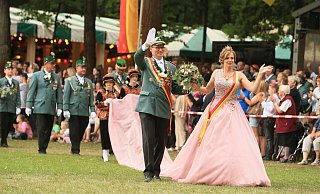 2018: Das frisch gekürte Paderborner Königspaar Ralf Brinkmann und Monika Koch. - Ulrich Petzold 2018: Das frisch gekürte Paderborner Königspaar Ralf Brinkmann und Monika Koch. - Ulrich Petzold