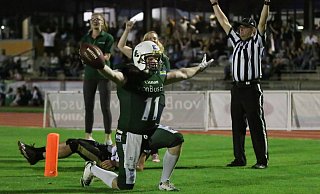 Gleich kommen die Teamgefährten angerannt: Heiko Schreiber beim letzten Touchdown seiner Karriere für die Bielefeld Bulldogs. Foto: André Zarnke - Zarnke Gleich kommen die Teamgefährten angerannt: Heiko Schreiber beim letzten Touchdown seiner Karriere für die Bielefeld Bulldogs. Foto: André Zarnke - Zarnke