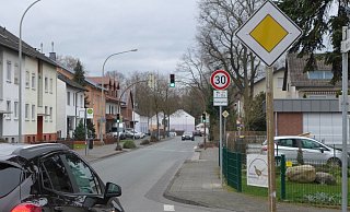 Auch auf der Mastbruchstraße in Höhe des Kindergartens Fasanenweg gilt bereits Tempo 30. - Hans-Hermann Igges Auch auf der Mastbruchstraße in Höhe des Kindergartens Fasanenweg gilt bereits Tempo 30. - Hans-Hermann Igges