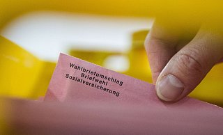 Die gewählten Männer und Frauen treffen bei den Renten- und Krankenversicherungen wichtige Grundsatzentscheidungen. - picture alliance / Lino Mirgeler/dpa Die gewählten Männer und Frauen treffen bei den Renten- und Krankenversicherungen wichtige Grundsatzentscheidungen. - picture alliance / Lino Mirgeler/dpa
