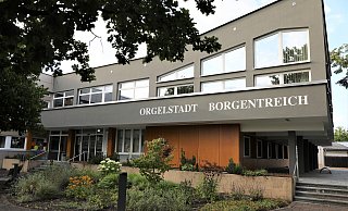 Borgentreichs alter und neuer Bürgermeister Nicolas Aisch bekommt es im Rat mit sechs Fraktionen zu tun. - Simone Flörke Borgentreichs alter und neuer Bürgermeister Nicolas Aisch bekommt es im Rat mit sechs Fraktionen zu tun. - Simone Flörke