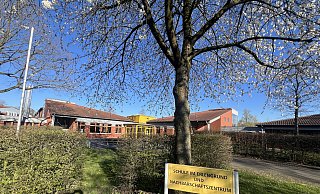 In der früheren Grundschule im Erlengrund, Gabelhorst 38, soll zum kommenden Schuljahr eine Förderschule in Trägerschaft des Kreises den Betrieb aufnehmen. Der Mietvertrag mit der Stadt Espelkamp soll zunächst zeitlich befristet geschlossen werden. - Kirsten Tirre In der früheren Grundschule im Erlengrund, Gabelhorst 38, soll zum kommenden Schuljahr eine Förderschule in Trägerschaft des Kreises den Betrieb aufnehmen. Der Mietvertrag mit der Stadt Espelkamp soll zunächst zeitlich befristet geschlossen werden. - Kirsten Tirre