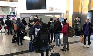 Bis zur Mittagszeit war der Informationsbedarf am Hauptbahnhof Bielefeld hoch. - Ingo Müntz Bis zur Mittagszeit war der Informationsbedarf am Hauptbahnhof Bielefeld hoch. - Ingo Müntz