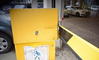 Demolierte Schranke am Herforder Klinikum. - Polizei Herford Demolierte Schranke am Herforder Klinikum. - Polizei Herford