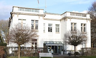 Das war ihr erster Coup: CDU und Grüne haben verkündet, dass das Staatsbad im Haus des Gastes im Kurpark bleibt und nicht in den Bahnhof umziehen soll. - Jörg Stuke Das war ihr erster Coup: CDU und Grüne haben verkündet, dass das Staatsbad im Haus des Gastes im Kurpark bleibt und nicht in den Bahnhof umziehen soll. - Jörg Stuke
