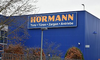 Im Hörmann Produktionswerk an der Horststraße kam es Montagmorgen zu einem Brand. - Birgit Nolte Im Hörmann Produktionswerk an der Horststraße kam es Montagmorgen zu einem Brand. - Birgit Nolte