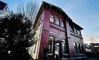 18 Monate vor der Insolvenz der DRK OWL Soziales Wohnen gGmbH zog das Unternehmen noch um in den renovierten wie repräsentativen Altbau in der Victoria-Steinbiß-Straße. - Stefan Becker 18 Monate vor der Insolvenz der DRK OWL Soziales Wohnen gGmbH zog das Unternehmen noch um in den renovierten wie repräsentativen Altbau in der Victoria-Steinbiß-Straße. - Stefan Becker