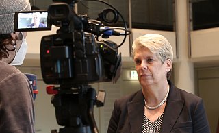 Rund um die Absage des Weihnachtsmarktes gab es viel Medienrummel. Heute würde sie das etwas anders machen, sagt Susanne Rutenkröger. - Gerald Dunkel Rund um die Absage des Weihnachtsmarktes gab es viel Medienrummel. Heute würde sie das etwas anders machen, sagt Susanne Rutenkröger. - Gerald Dunkel