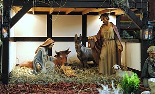 Detailaufnahme der Krippe vom vierten Advent: Das Christuskind ist noch nicht da. - Kirchengemeinde Corvey Detailaufnahme der Krippe vom vierten Advent: Das Christuskind ist noch nicht da. - Kirchengemeinde Corvey