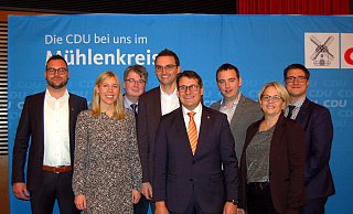 Der neue Kreisvorstand der CDU Minden-Lübbecke rund um Vorsitzenden Oliver Vogt (5. v. l.) und seine Stellvertreterin Theresa Budde (2. v. l.). - Michael Grundmeier Der neue Kreisvorstand der CDU Minden-Lübbecke rund um Vorsitzenden Oliver Vogt (5. v. l.) und seine Stellvertreterin Theresa Budde (2. v. l.). - Michael Grundmeier