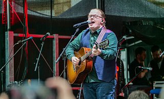 Angelo Kelly und seine Familien treten beim Irish Summer-Konzert im Marstall-Innenhof des Neuhäuser Schlosses auf. - Ralph Meyer Angelo Kelly und seine Familien treten beim Irish Summer-Konzert im Marstall-Innenhof des Neuhäuser Schlosses auf. - Ralph Meyer